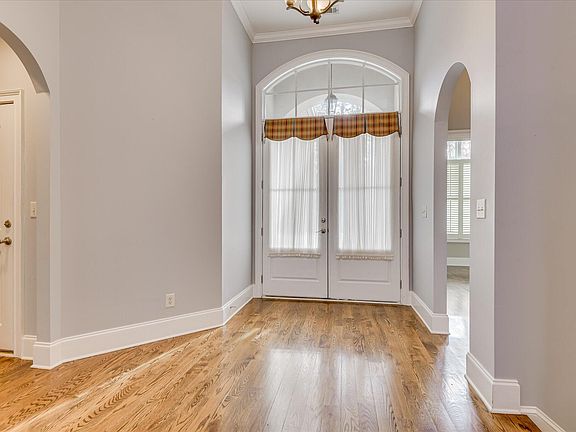 3rd image of 228 Bellewood Dr