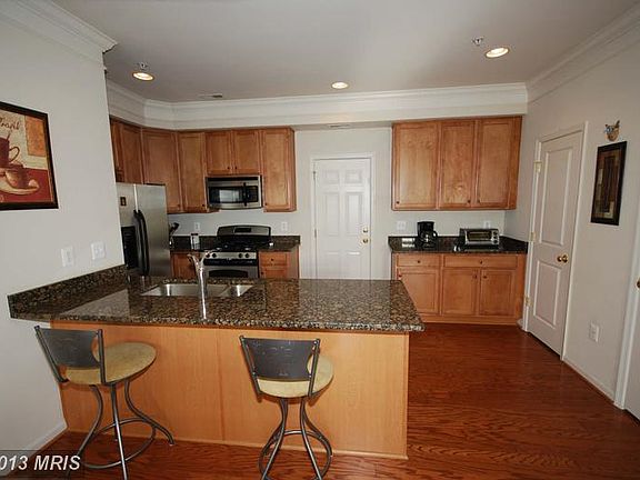 4th image of 7907 Crescent Park Dr