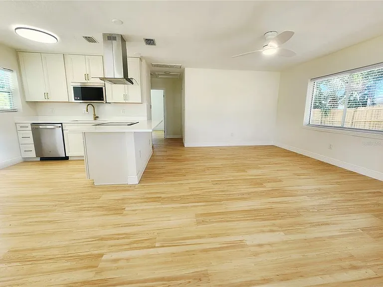 2494 Del Rio Way — Photo 9
