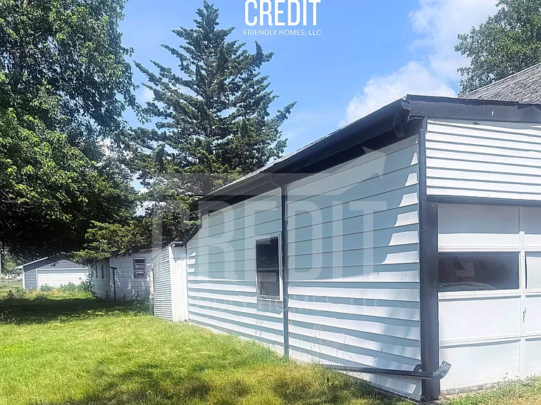 113 S Poplar St — Photo 2