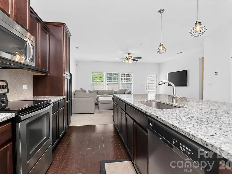 2038 Eddie Massey Ln — Photo 11