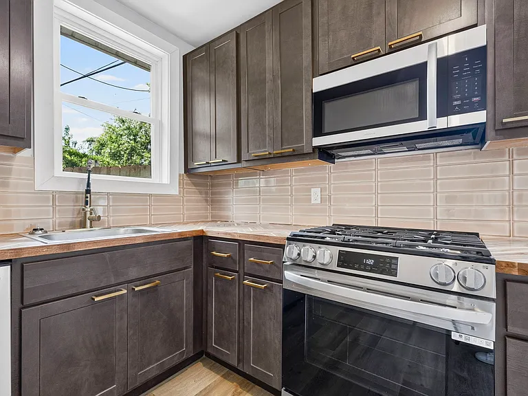 4323 Bingham Ave — Photo 11