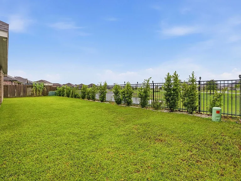 15551 Blue Lake Dr — Photo 23