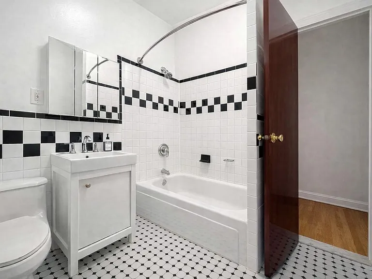 28 W 125th St #2A — Photo 12