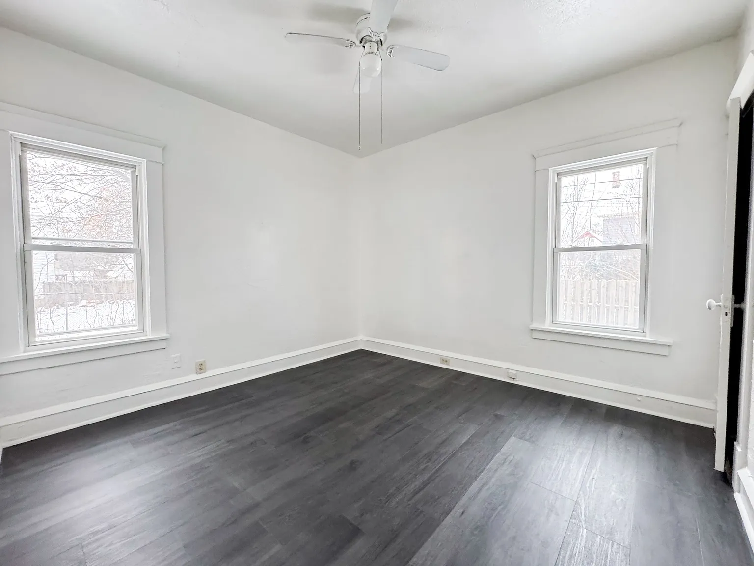 3 bed, 1.0 bath, 1200 sqft, $1,300 — Photo 3