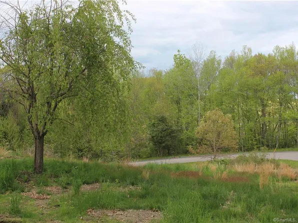 15 Whitehall Dr, Baltic, CT 06330