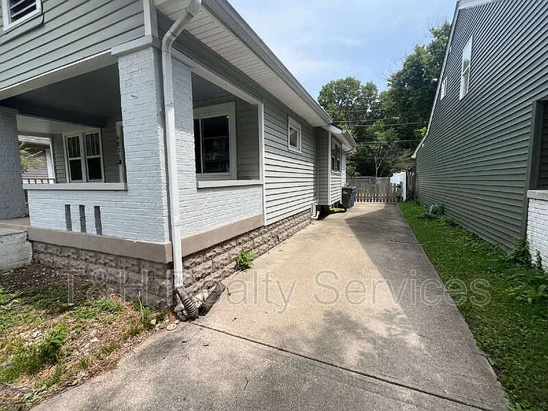 4831 Winthrop Ave — Photo 3