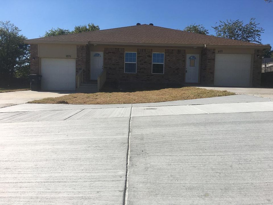 Front view. Available duplex unit is on the left side.