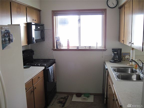 4th image of 100 N Tillicum Beach Ln