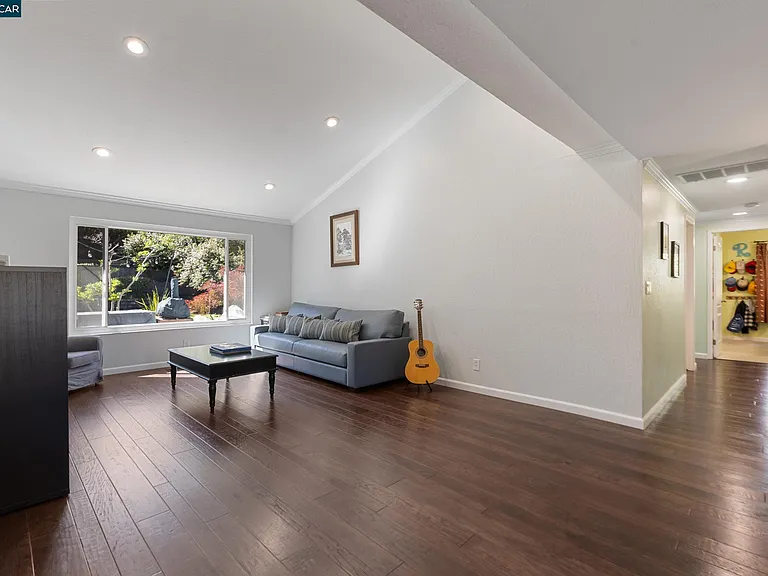 301 Domingo Ct — Photo 11
