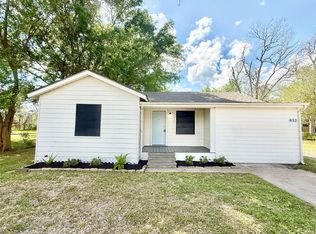 832 S Anderson St, Angleton, TX 77515