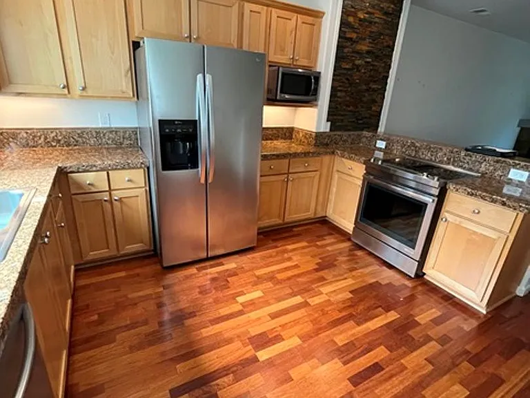 10308 SW Hollyridge Ln — Photo 7