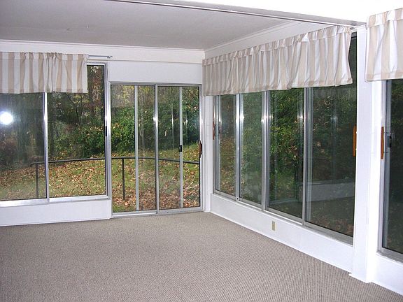 4 seaon porch off of DR