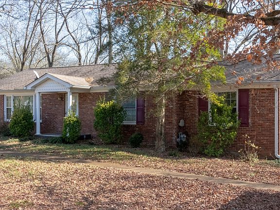 2nd image of 28 Lacy Ln