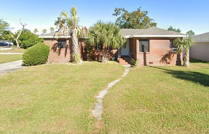 1st image of 839 Avenue S NE