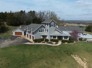 1184 N 1000 Rd, Lawrence, KS 66047