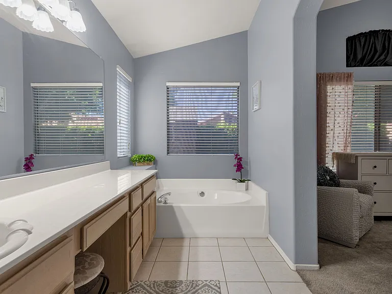 4801 W Harrison St — Photo 22