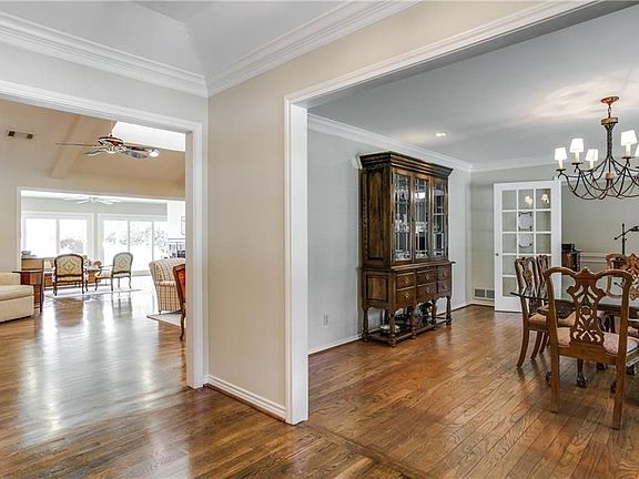 5th image of 4316 Meadowdale Ln