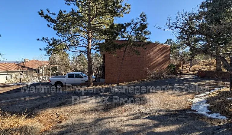 15 Upland Rd — Photo 5
