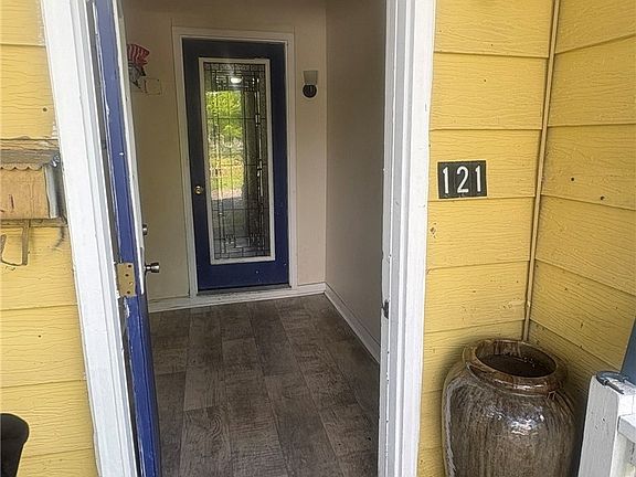 5th image of 121 Maurice Ave