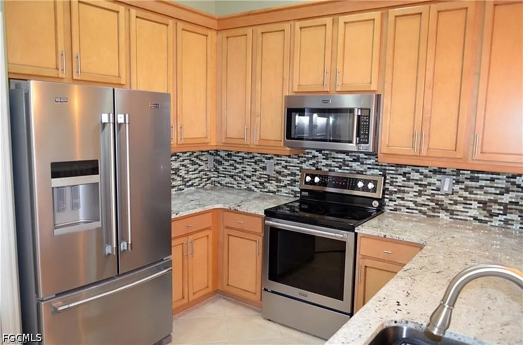 2 bed, 2.0 bath, 1368 sqft, $1,895 — Photo 2