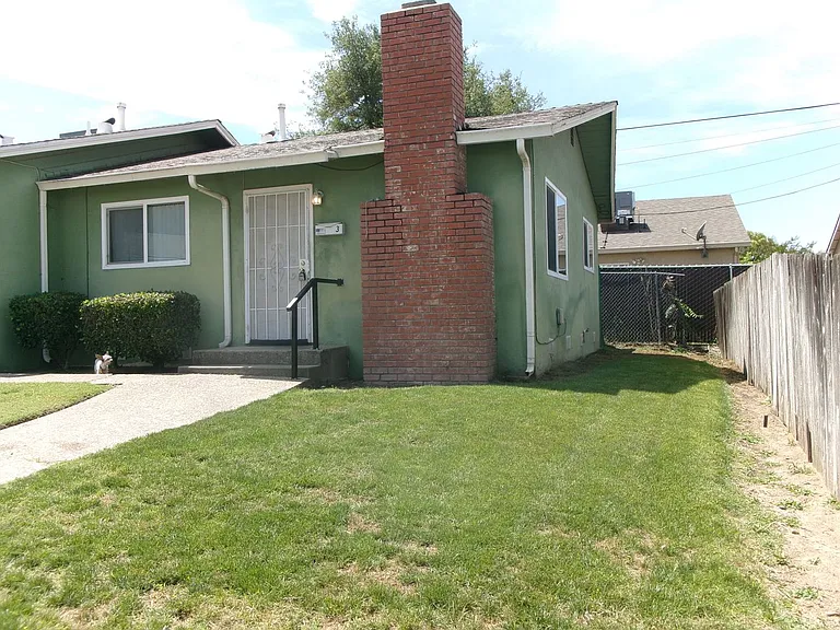 570 Gilbert Ave #1-3 — Photo 14