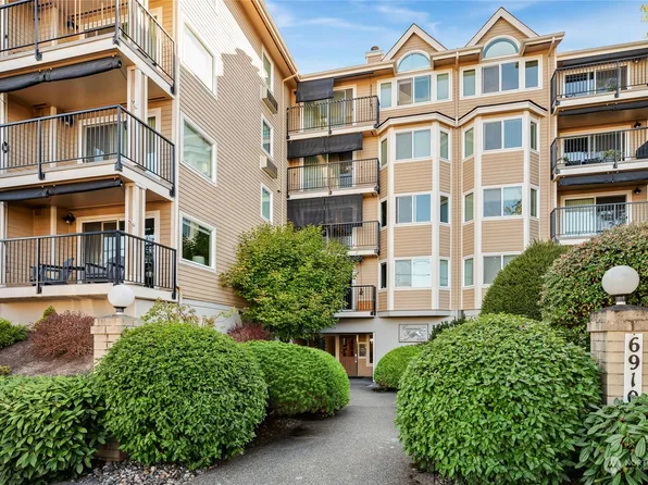 6910 California Avenue SW #11, Seattle, WA 98136