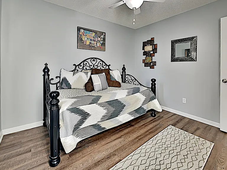 Megan Dr — Photo 10