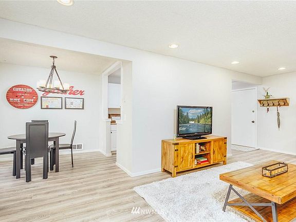 4th image of 831 126th Pl NE APT B106