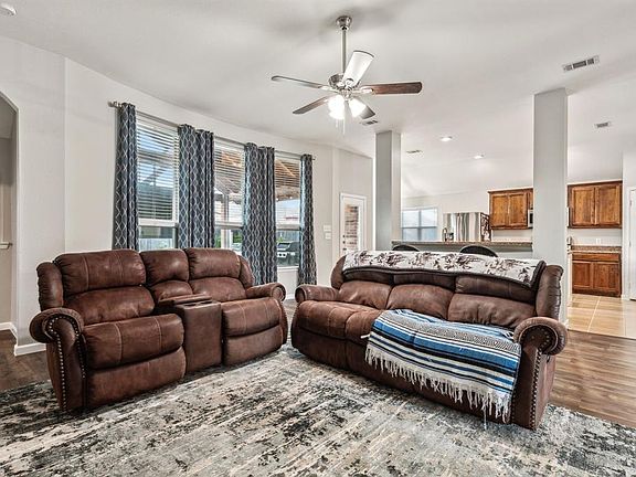 4th image of 608 Mallard Dr