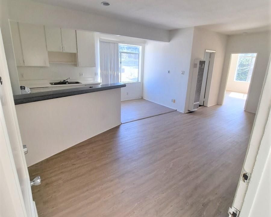 1st image of 137 Entrada Dr APT 1