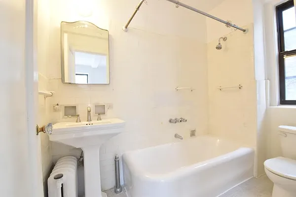 Rented by (Legacy) NY Quality Living Uptown | media 17