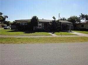 1st image of 910 NE 179th Ter