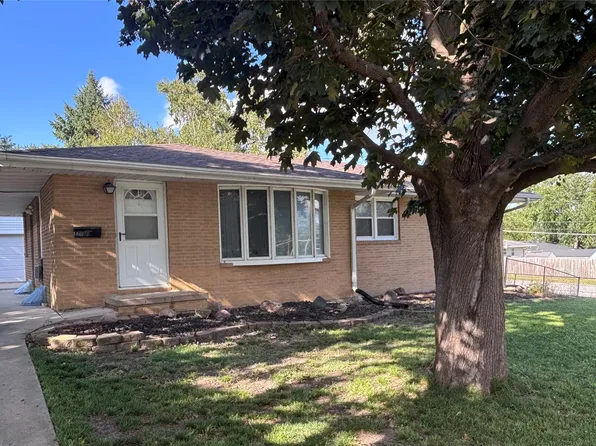 7201 Maple Dr, Urbandale, IA 50322