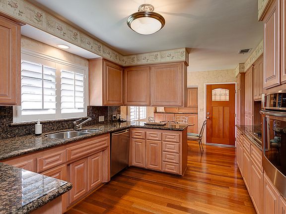 3rd image of 1037 Burnell Oaks Ln