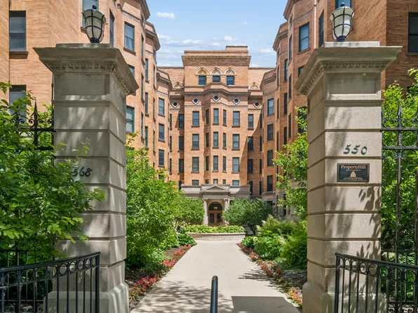 550 W Surf St APT 609, Chicago, IL 60657
