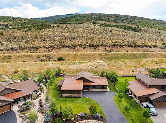 5th image of 626 Thorn Creek Dr