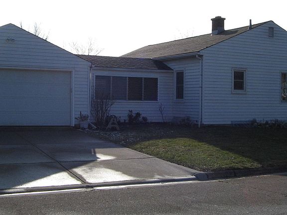 3rd image of 3884 Girbert St
