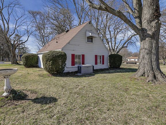4th image of 618 Hoffman Dr