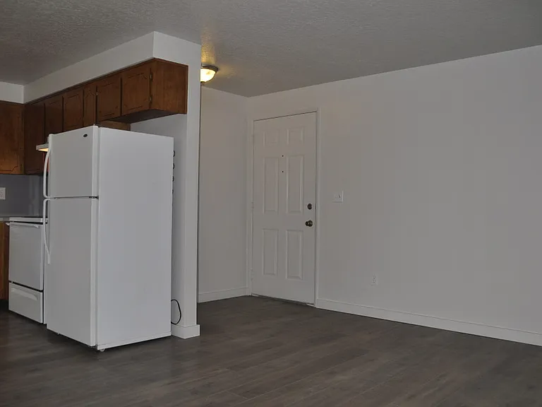 1322 N Holladay Dr — Photo 4