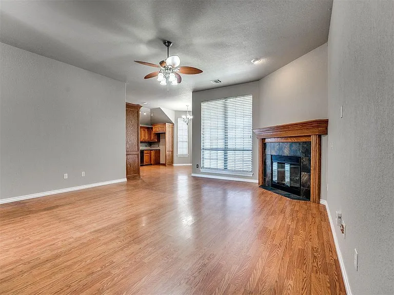 1209 Stoneridge Dr — Photo 16
