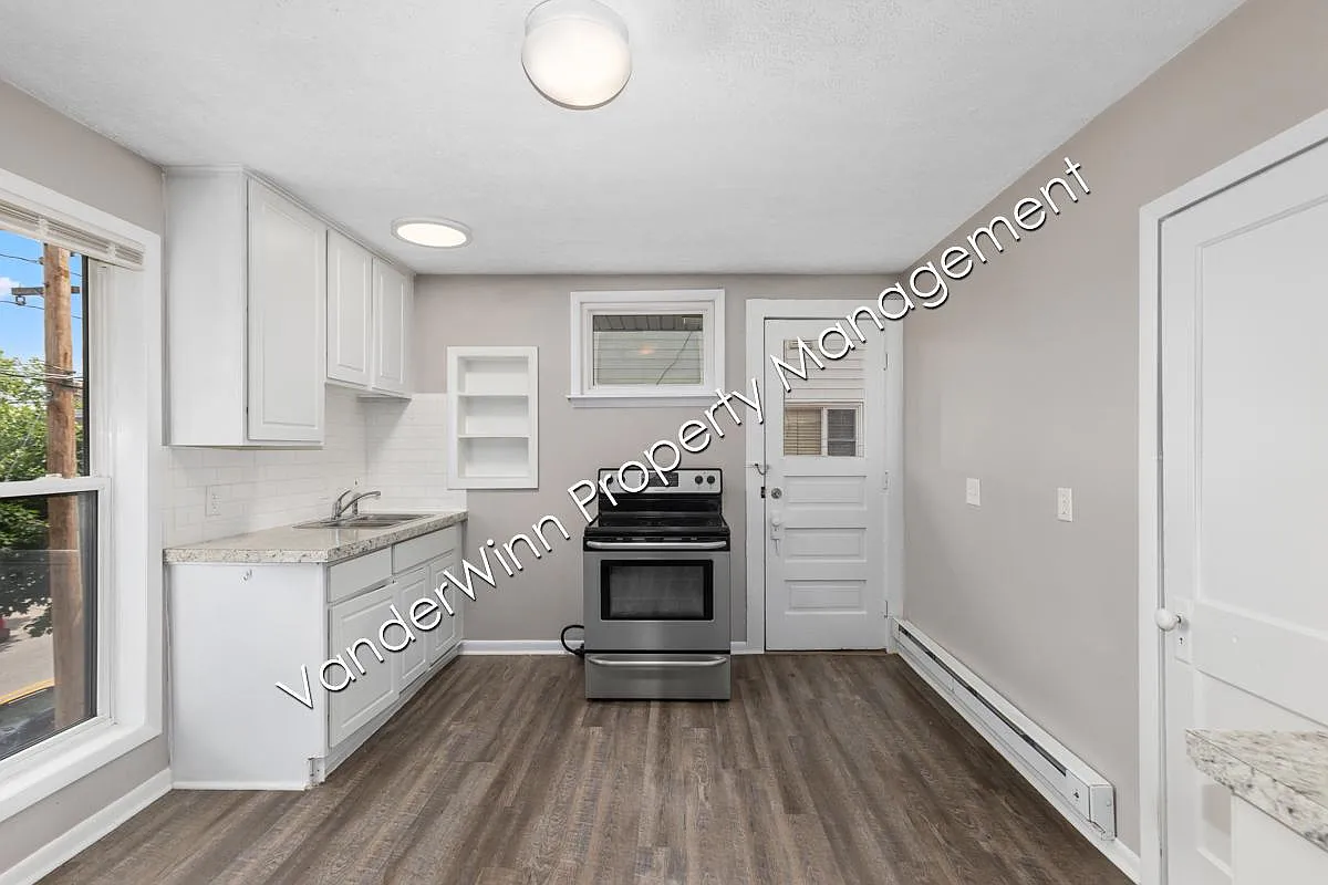 740 Kellogg St SE - Unit 3 — Photo 1