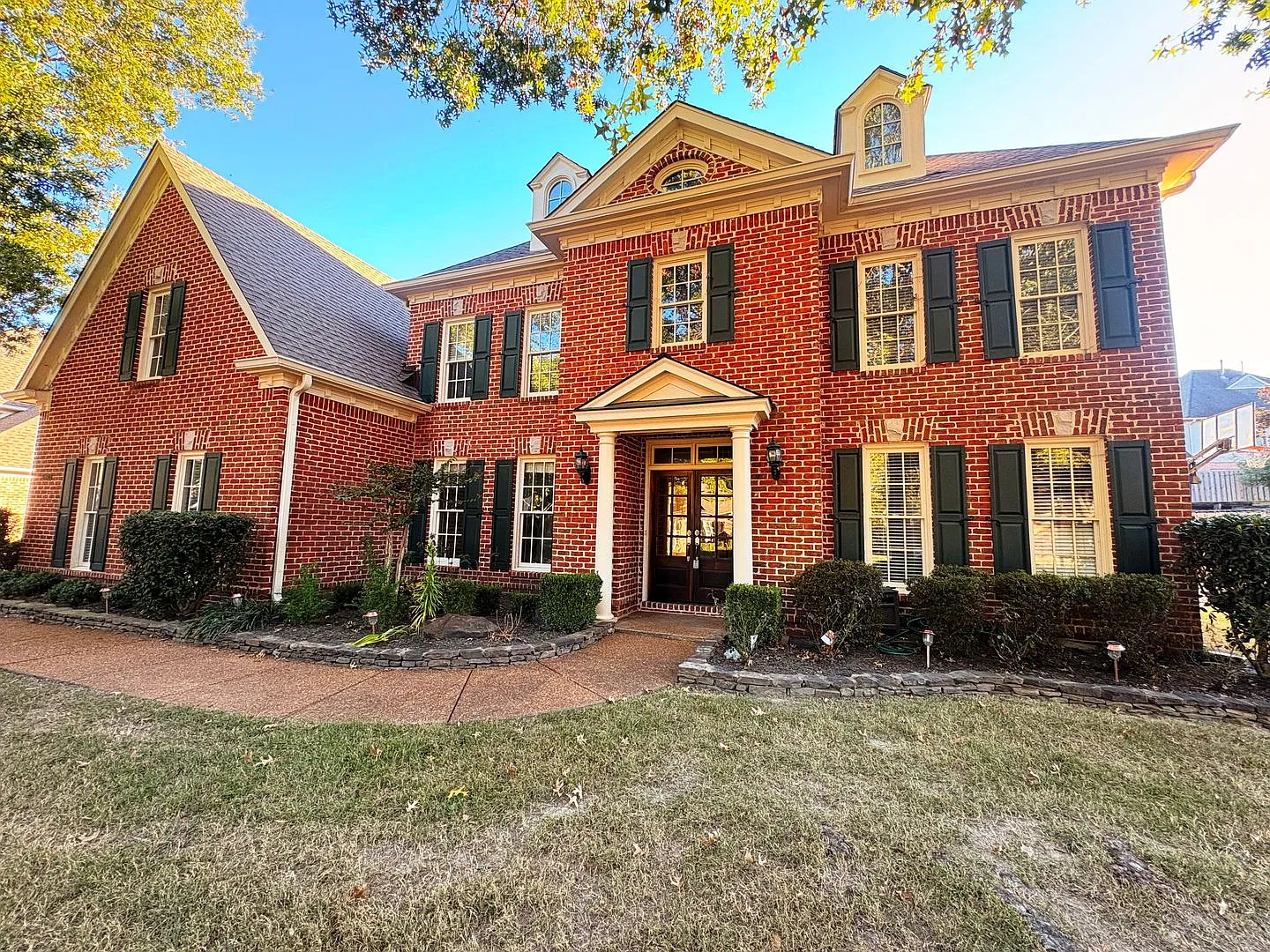 Beautiful Collierville Home With A Backyard Oasis, Lawn Maintenance Included! — Photo 2