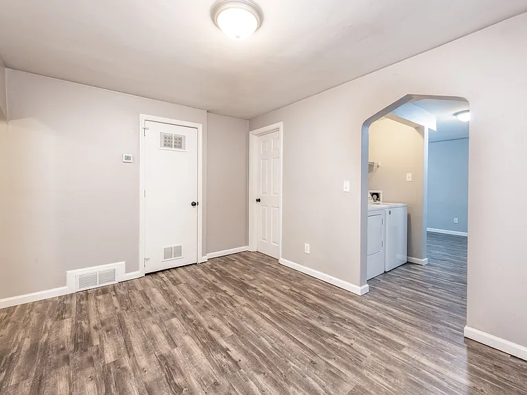 304 Boggs Ave — Photo 6