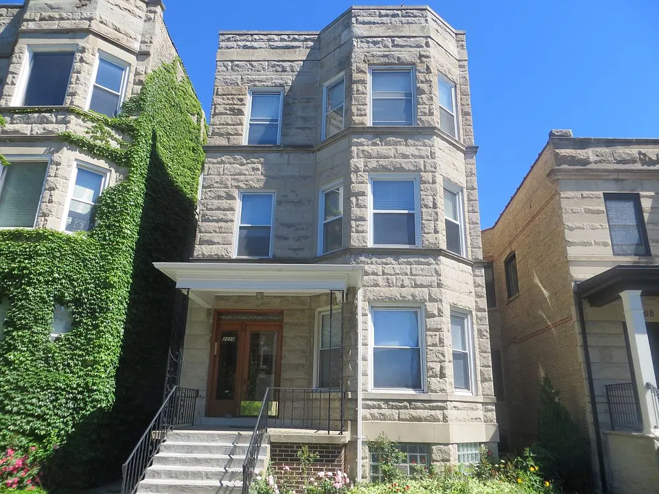 2210 W Wilson Ave