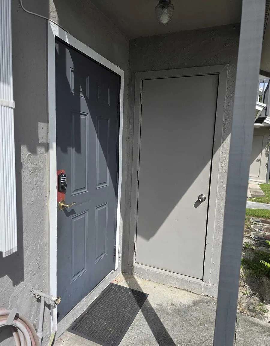 2 bed, 2.5 bath, 1206 sqft, $2,200 — Photo 2