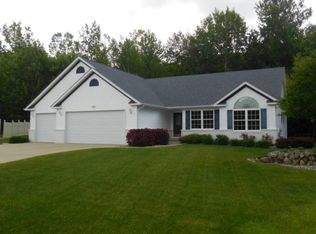 804 Oakbrook Dr, Midland, MI 48642