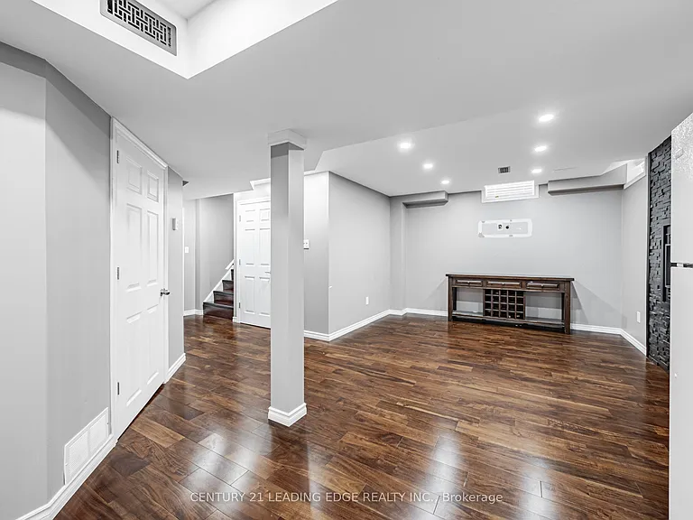 98 Erskine Dr #LOWER — Photo 6
