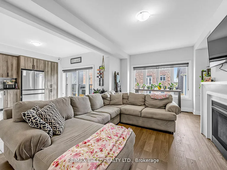 1454 Stovell Cres — Photo 15