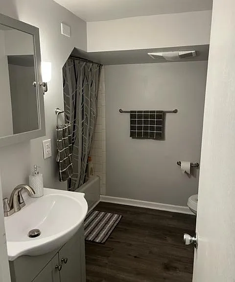 410 Moseley Dr — Photo 8